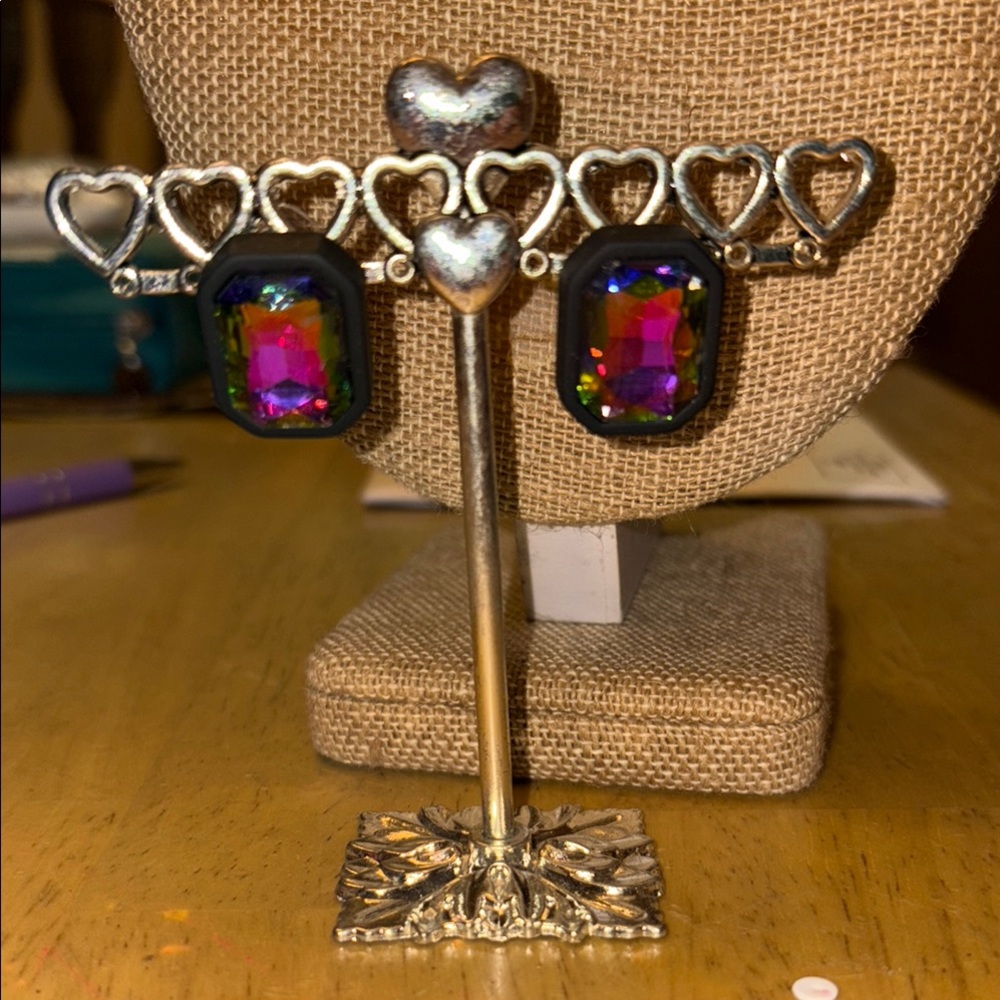 Elegant Silver Heart Earring Stand with Multicolor Gem studd earrings